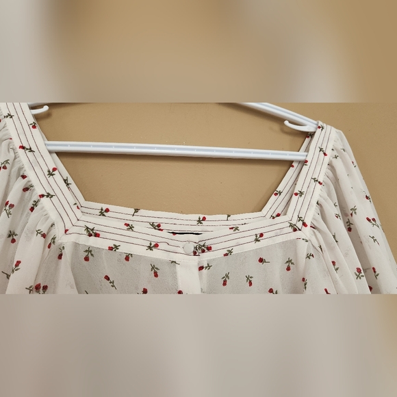 Women’s Forever21 Mesh White With Red Roses Cropped Blouse Buttons In Front Sz L - Picture 5 of 7